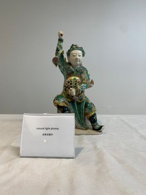 A fine Chinese verte biscuit sculpture of a warrior, 19th C. — photo 1