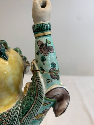 A fine Chinese verte biscuit sculpture of a warrior, 19th C. — photo 11