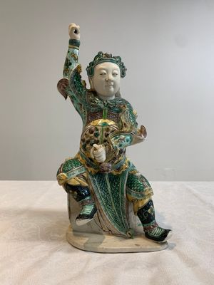 A fine Chinese verte biscuit sculpture of a warrior, 19th C. — photo 2