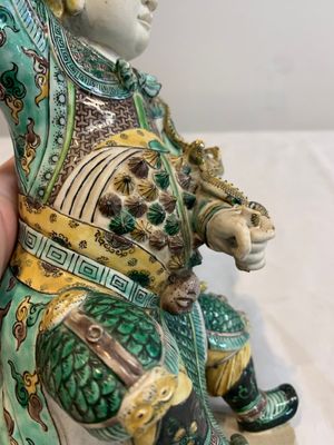 A fine Chinese verte biscuit sculpture of a warrior, 19th C. — photo 7