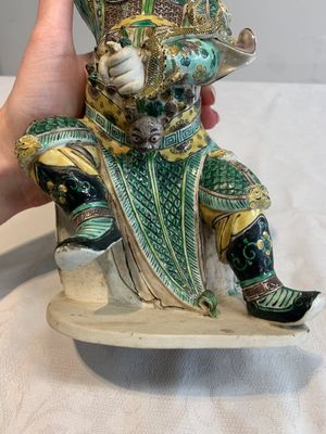 A fine Chinese verte biscuit sculpture of a warrior, 19th C. — photo 8