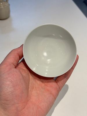 A fine Chinese white-glazed cup, Yongzheng mark and of the period — photo 1