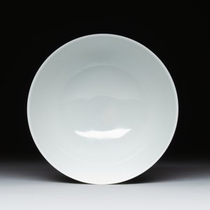 A fine Chinese white-glazed cup, Yongzheng mark and of the period — photo 2
