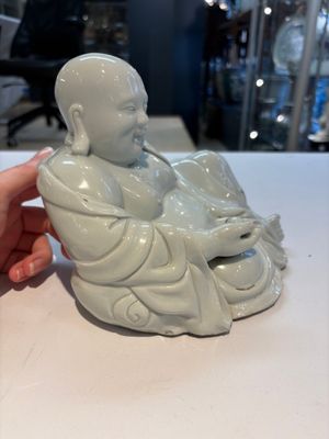 A fine Chinese white-glazed Milefo Buddha, 19th C. — photo 2