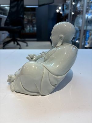 A fine Chinese white-glazed Milefo Buddha, 19th C. — photo 4
