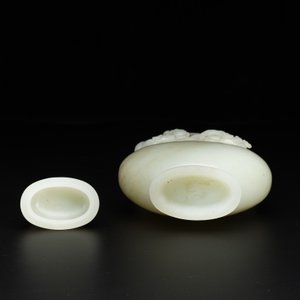 A fine Chinese white jade 'Buddhist lions' vase and cover, Qing — photo 6