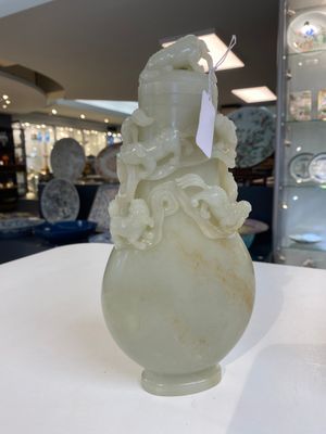 A fine Chinese white jade 'buddhist lions' vase and cover, Qing — photo 3
