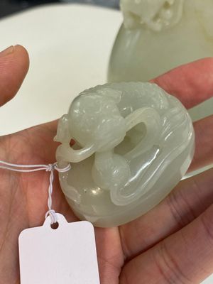 A fine Chinese white jade 'buddhist lions' vase and cover, Qing — photo 5