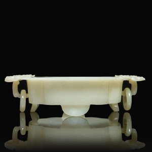 A fine Chinese white jade vessel on wooden stand, Kangxi — photo 5