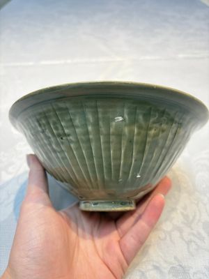 A fine Chinese Yaozhou 'Chrysanthemum' bowl, Northern Song — photo 3