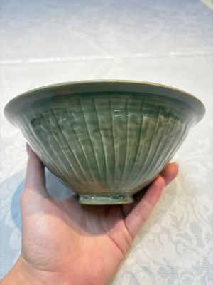 A fine Chinese Yaozhou 'Chrysanthemum' bowl, Northern Song — photo 4