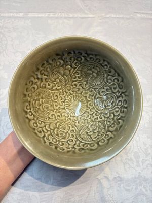 A fine Chinese Yaozhou 'Chrysanthemum' bowl, Northern Song — photo 5