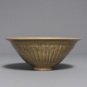 A fine Chinese Yaozhou 'chrysanthemum' bowl, Song — photo 5