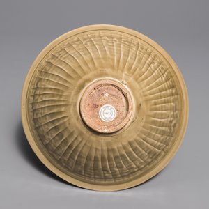 A fine Chinese Yaozhou 'chrysanthemum' bowl, Song — photo 7