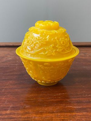 A fine Chinese yellow Peking glass bowl and cover, Qianlong mark and of the period — 照片 3