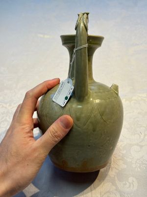 A fine Chinese Yueyao green-glazed chicken-head ewer with dragon-form handle, Southern Dynasties — foto 15