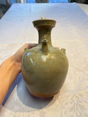 A fine Chinese Yueyao green-glazed chicken-head ewer with dragon-form handle, Southern Dynasties — foto 2