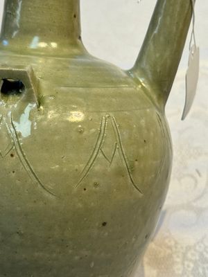 A fine Chinese Yueyao green-glazed chicken-head ewer with dragon-form handle, Southern Dynasties — foto 21