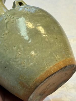 A fine Chinese Yueyao green-glazed chicken-head ewer with dragon-form handle, Southern Dynasties — foto 26