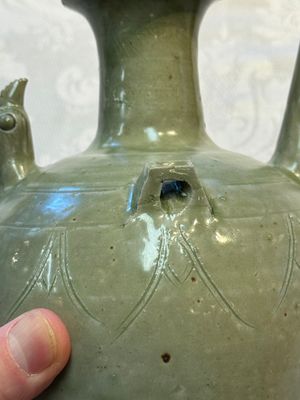 A fine Chinese Yueyao green-glazed chicken-head ewer with dragon-form handle, Southern Dynasties — foto 28
