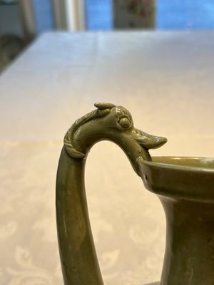 A fine Chinese Yueyao green-glazed chicken-head ewer with dragon-form handle, Southern Dynasties — foto 8