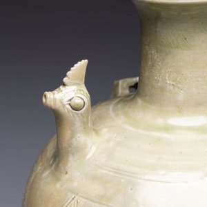 A fine Chinese Yueyao green-glazed chicken-head ewer with dragon-form handle, Southern Dynasties — foto 3