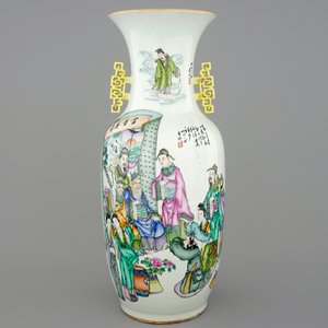 A fine double-sided Chinese famille rose vase, 19/20th C. — photo 1