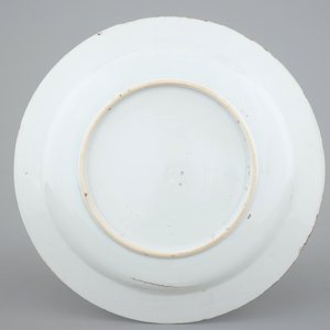 A fine Dutch-decorated armorial blanc de Chine plate, 18th C. — photo 2