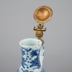 A fine Dutch Delft blue and white chinoiserie jug, Samuel van Eenhoorn, De Grieksche A, 1674-1685 — 照片 6