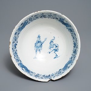 A fine Dutch Delft blue and white 'Commedia dell'arte' bowl, dated 1720 — photo 5