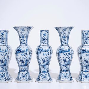 A fine Dutch Delft blue and white five-piece chinoiserie garniture, 1st half 18th C. — photo 3