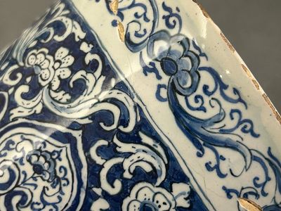 A fine Dutch Delft blue and white five-piece garniture, 1st quarter 18th C. — photo 14