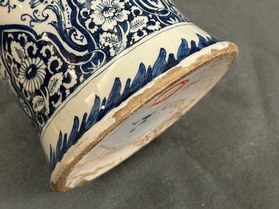 A fine Dutch Delft blue and white five-piece garniture, 1st quarter 18th C. — photo 19