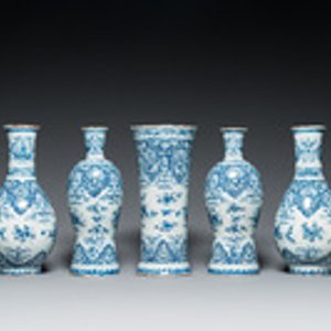 A fine Dutch Delft blue and white five-piece garniture, 1st quarter 18th C. — photo 2