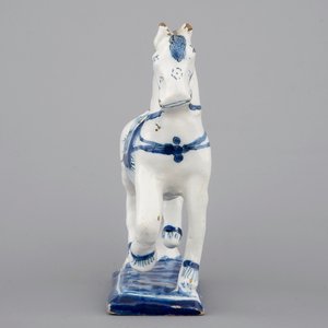 A fine Dutch Delft blue and white model of a standing horse, 18th C. — 照片 5