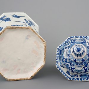 A fine Dutch Delft blue and white vase and cover, 17th C. — 照片 6