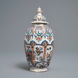 A fine Dutch Delft cashmere palette vase and cover, 17/18th C. — 照片 1