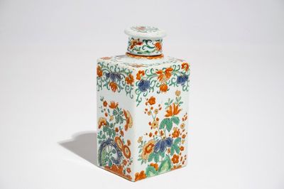 A fine Dutch Delft doré petit feu tea caddy with cover, 1st half 18th C.