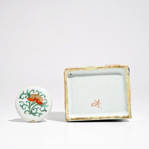 A fine Dutch Delft doré petit feu tea caddy with cover, 1st half 18th C. — photo 7