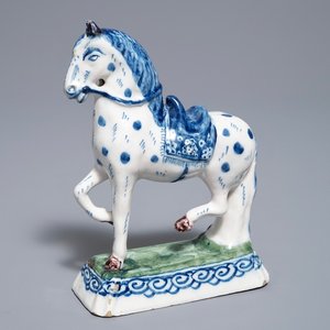 A fine Dutch Delft model of a horse on a ground, 18th C. — photo 1