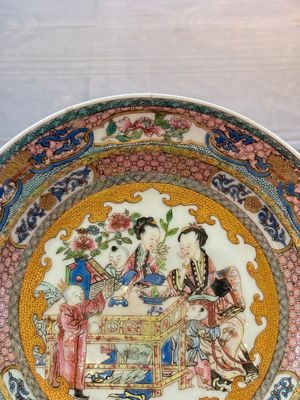 A fine famille rose 'ladies and boys' plate, Samson, Paris, 19th C. — 照片 4