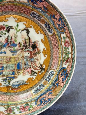 A fine famille rose 'ladies and boys' plate, Samson, Paris, 19th C. — 照片 5