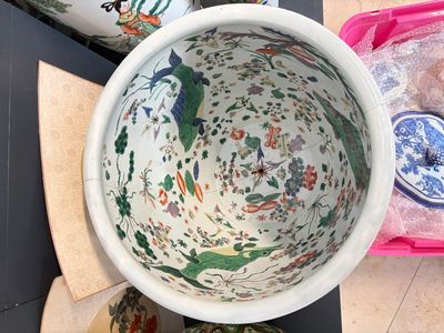 A fine famille verte-style 'Mythical Beasts and Fish' scroll pot or jardinière, Samson, Paris, 19th C. — foto 11