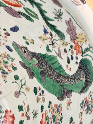 A fine famille verte-style 'Mythical Beasts and Fish' scroll pot or jardinière, Samson, Paris, 19th C. — foto 9