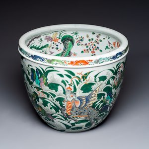 A fine famille verte-style 'Mythical Beasts and Fish' scroll pot or jardinière, Samson, Paris, 19th C. — foto 1