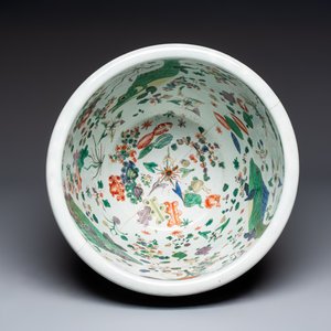 A fine famille verte-style 'Mythical Beasts and Fish' scroll pot or jardinière, Samson, Paris, 19th C. — foto 6