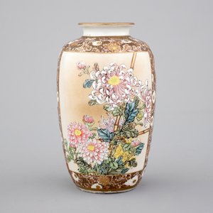 A fine gilt-marked Japanese satsuma porcelain vase, 19th C. — foto 2