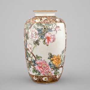 A fine gilt-marked Japanese satsuma porcelain vase, 19th C. — foto 3