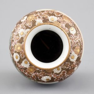 A fine gilt-marked Japanese satsuma porcelain vase, 19th C. — foto 5