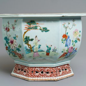 A fine hexagonal Chinese famille rose jardinière, Qianlong — photo 3